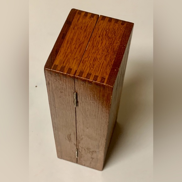 Late 19th Century Hand Carved Finger Jointed Wheeler & Wilson Sewing Machine Box - Picture 14 of 15